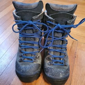 Montrail mountaineering hiking boots